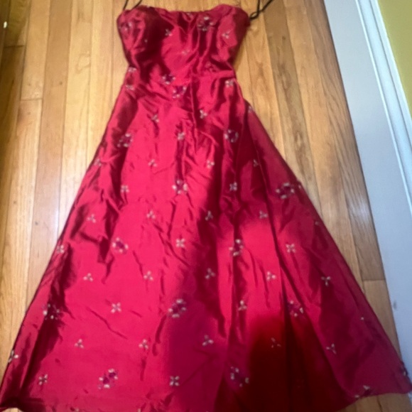 LYNN LUGO - Picture 3 of 3